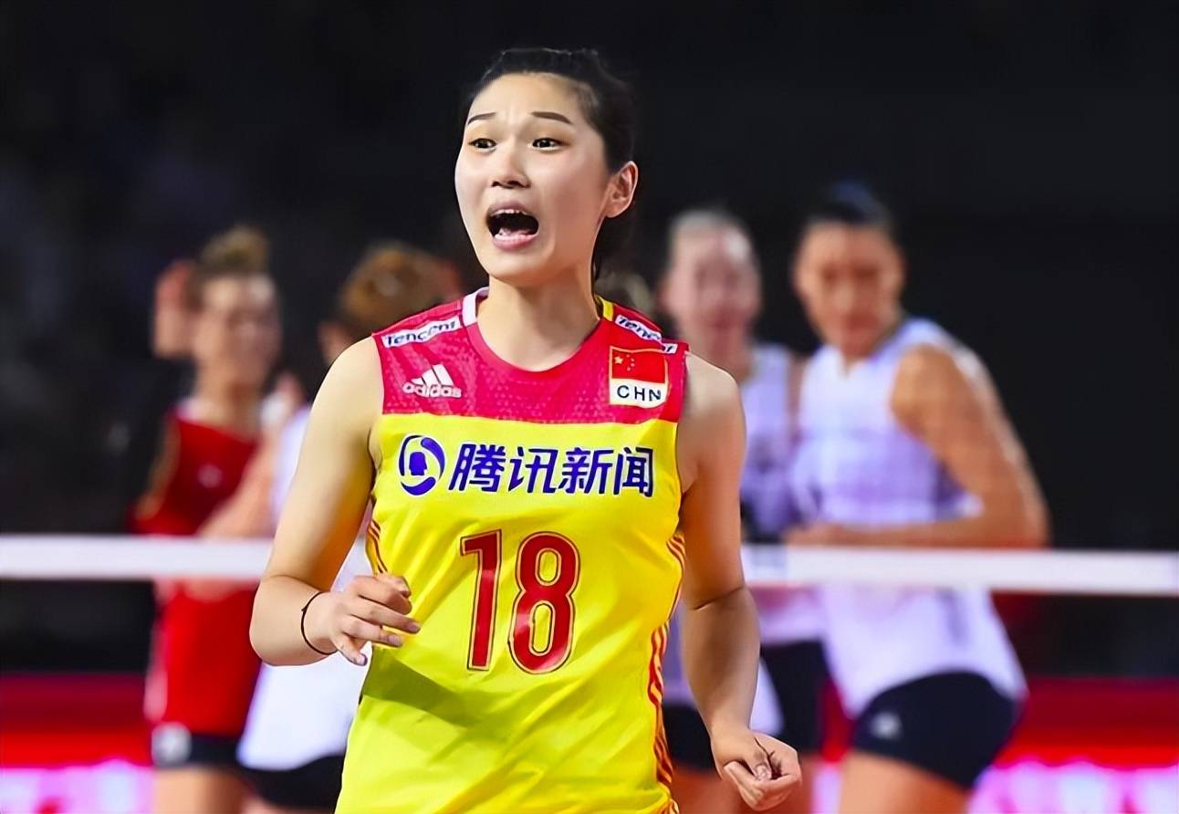 中国女排压哨绝杀电竞国家队，全场沸腾！经典一战再现传奇